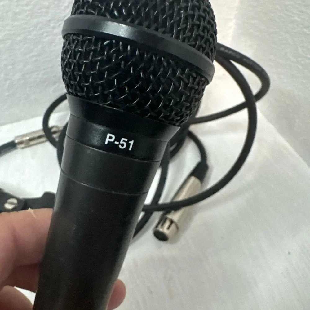 Fender P-51 Dynamic XLR Wired Microphone w. ON/OFF switch Comes with Cord